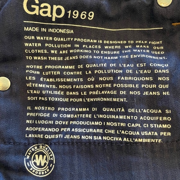 GAP 1969 Distressed Denim Jean Shorts Size 28R EUC - Picture 9 of 14